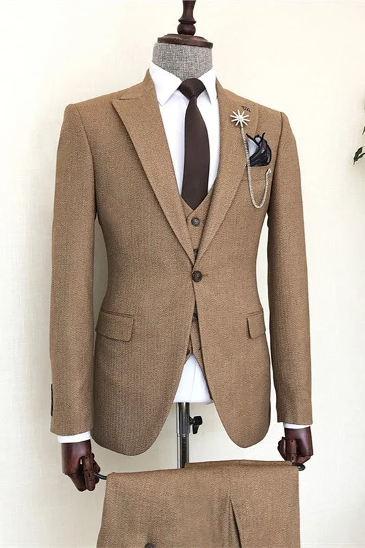 Brown Peaked Lapel Three Pieces Business Suits Men Slim Fit One Button Groomsmen Suits